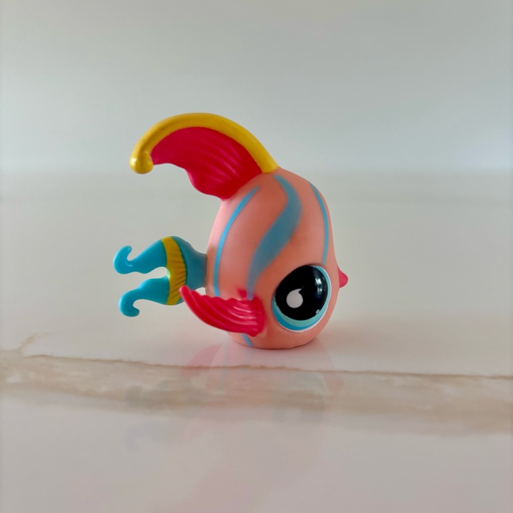 Littlest Pet Shop (LPS) Pink and Yellow Angelfish #643